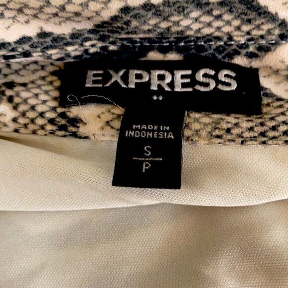 Express Woman’s Snake Print Dress with Belt. Size S - Picture 4 of 16